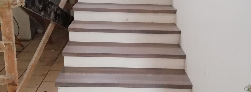 Ступень из цельноламельной лиственницы для лестницы 1310х300х40