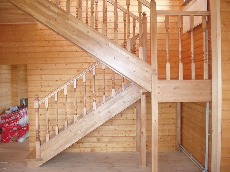 Лестницы из качественной древесины от 40 т. рублей