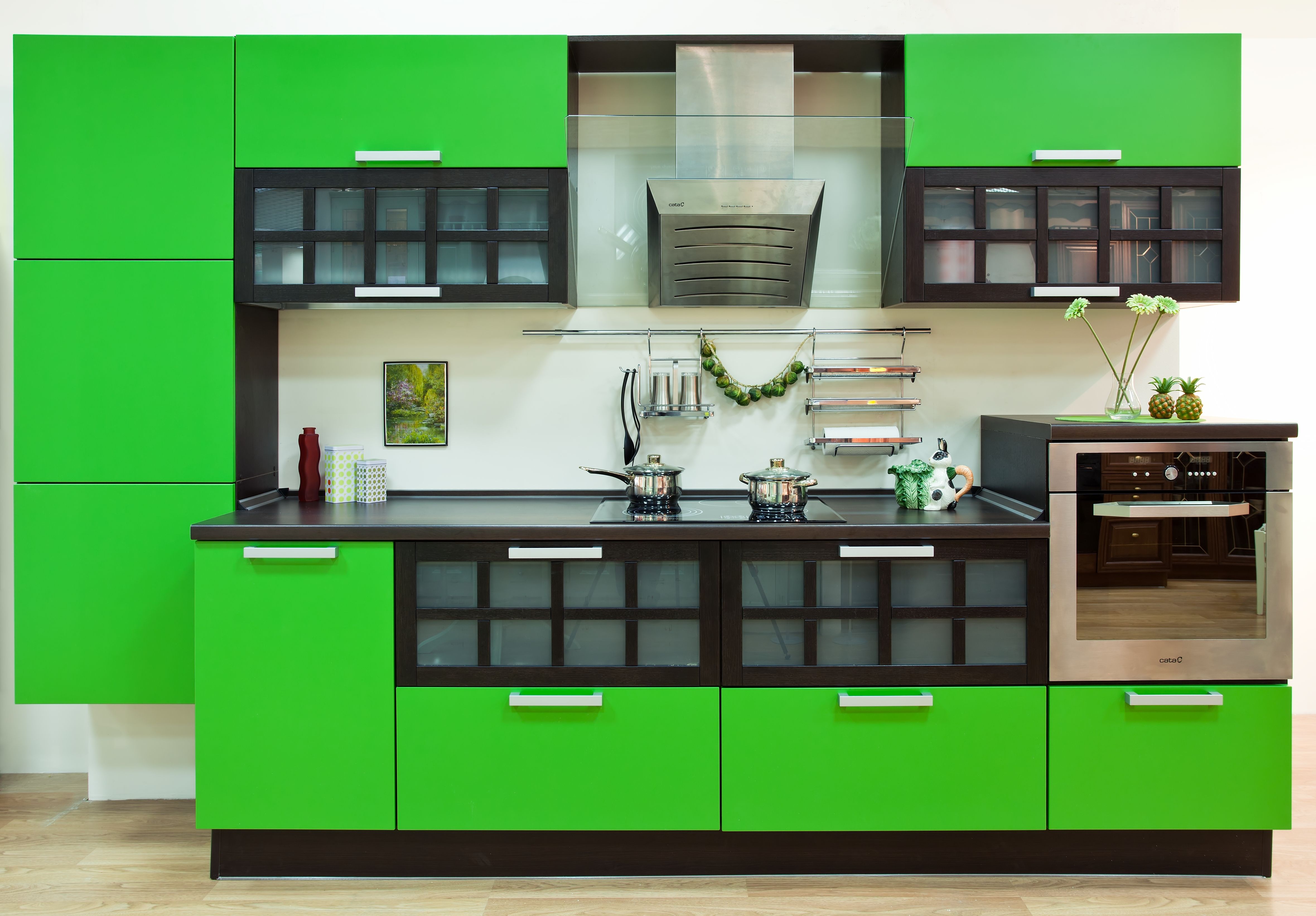 Фабрика кухня 2. Кухонный гарнитур зеленый. Кухонный гарнитур зеленого цвета. Кухня зеленая матовая. Кухня в стиле Модерн зеленая.